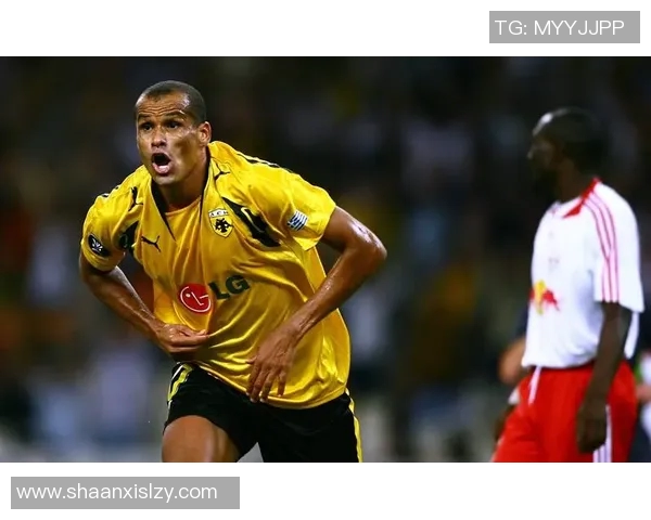 足球传奇之路：从青涩少年到世界巨星的奋斗与荣耀